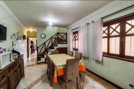 Casa à venda com 202m², 3 quartos e 3 vagas