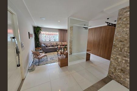 Casa à venda com 3 quartos, 113m² em Vila Pirajussara, São Paulo