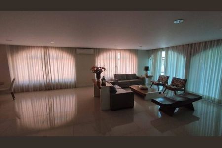 Apartamento à venda com 3 quartos, 128m² em Vila Tolstoi, São Paulo