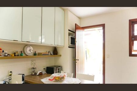 Casa à venda com 314m², 4 quartos e 3 vagas