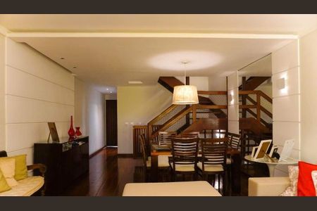 Casa à venda com 314m², 4 quartos e 3 vagas
