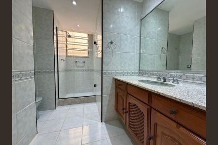 Apartamento à venda com 188m², 3 quartos e 2 vagas Apartamento à venda com 188m², 3 quartos e 2 vagasBanheiro