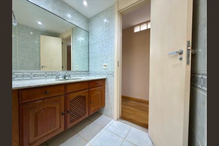 Apartamento à venda com 188m², 3 quartos e 2 vagas Apartamento à venda com 188m², 3 quartos e 2 vagasBanheiro