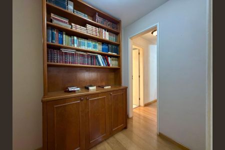 Apartamento à venda com 188m², 3 quartos e 2 vagas Apartamento à venda com 188m², 3 quartos e 2 vagasQuarto