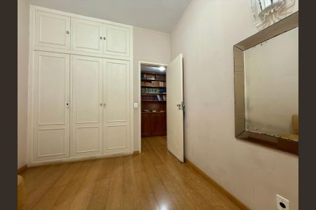 Apartamento à venda com 188m², 3 quartos e 2 vagas Apartamento à venda com 188m², 3 quartos e 2 vagasQuarto