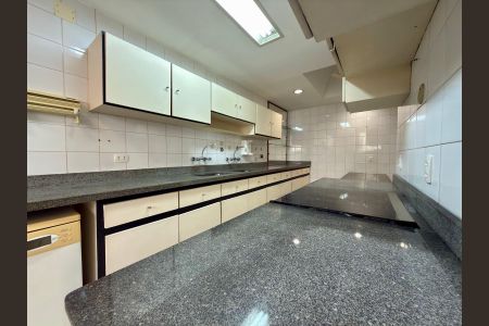 Apartamento à venda com 188m², 3 quartos e 2 vagas Apartamento à venda com 188m², 3 quartos e 2 vagasCozinha