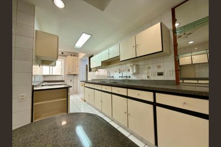 Apartamento à venda com 188m², 3 quartos e 2 vagas Apartamento à venda com 188m², 3 quartos e 2 vagasCozinha