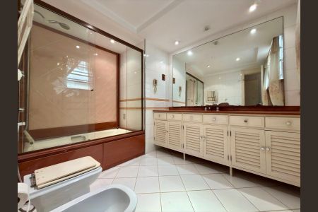 Apartamento à venda com 188m², 3 quartos e 2 vagas Apartamento à venda com 188m², 3 quartos e 2 vagasBanheiro