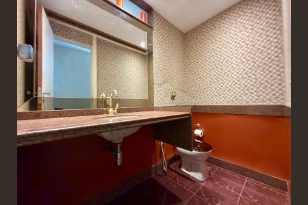 Apartamento à venda com 188m², 3 quartos e 2 vagas Apartamento à venda com 188m², 3 quartos e 2 vagasBanheiro