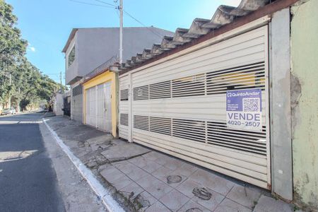 Casa à venda com 225m², 2 quartos e 2 vagasFachada