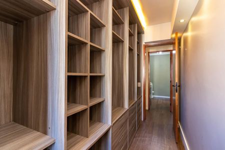 Apartamento à venda com 74m², 2 quartos e 1 vaga Apartamento à venda com 74m², 2 quartos e 1 vagaCloset