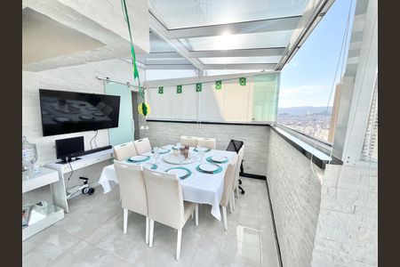 Apartamento à venda com 105m², 2 quartos e 2 vagas Apartamento à venda com 105m², 2 quartos e 2 vagasVaranda gourmet