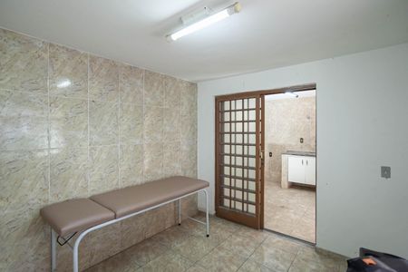Casa à venda com 360m², 4 quartos e 3 vagas Casa à venda com 360m², 4 quartos e 3 vagasEdícula - Suíte