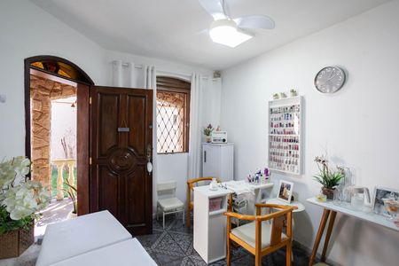 Sala de casa à venda com 4 quartos, 360m² em Serrano, Belo Horizonte