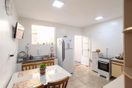 Casa à venda com 360m², 4 quartos e 3 vagas Casa à venda com 360m², 4 quartos e 3 vagasCozinha