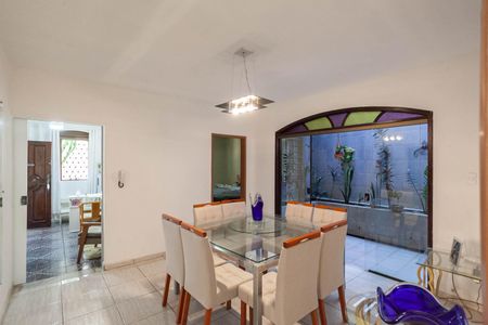 Casa à venda com 360m², 4 quartos e 3 vagas Casa à venda com 360m², 4 quartos e 3 vagasCopa