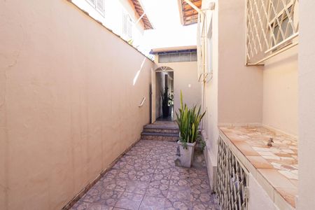 Casa à venda com 360m², 4 quartos e 3 vagas Casa à venda com 360m², 4 quartos e 3 vagasCorredor