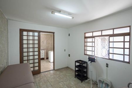 Casa à venda com 360m², 4 quartos e 3 vagas Casa à venda com 360m², 4 quartos e 3 vagasEdícula - Suíte