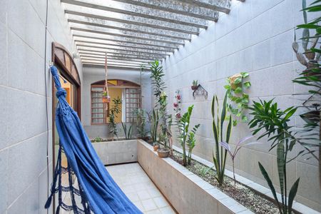 Casa à venda com 360m², 4 quartos e 3 vagas Casa à venda com 360m², 4 quartos e 3 vagasJardim de inverno
