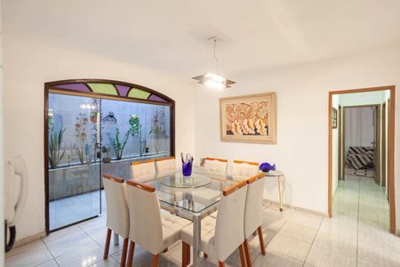 Casa à venda com 360m², 4 quartos e 3 vagas Casa à venda com 360m², 4 quartos e 3 vagasCopa