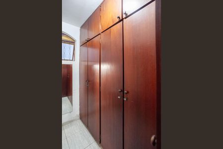 Casa à venda com 360m², 4 quartos e 3 vagas Casa à venda com 360m², 4 quartos e 3 vagasCloset da suíte