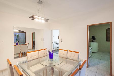Casa à venda com 360m², 4 quartos e 3 vagas Casa à venda com 360m², 4 quartos e 3 vagasCopa