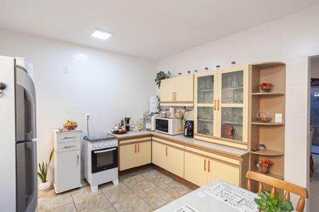 Casa à venda com 360m², 4 quartos e 3 vagas Casa à venda com 360m², 4 quartos e 3 vagasCozinha