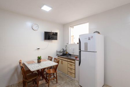 Casa à venda com 360m², 4 quartos e 3 vagas Casa à venda com 360m², 4 quartos e 3 vagasCozinha