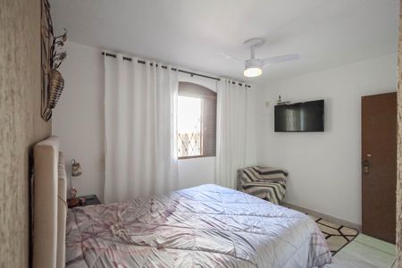 Casa à venda com 360m², 4 quartos e 3 vagas Casa à venda com 360m², 4 quartos e 3 vagasSuíte