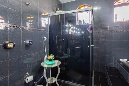 Casa à venda com 360m², 4 quartos e 3 vagas Casa à venda com 360m², 4 quartos e 3 vagasBanheiro da suíte