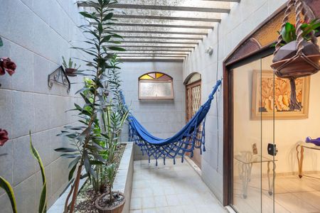 Casa à venda com 360m², 4 quartos e 3 vagas Casa à venda com 360m², 4 quartos e 3 vagasJardim de inverno