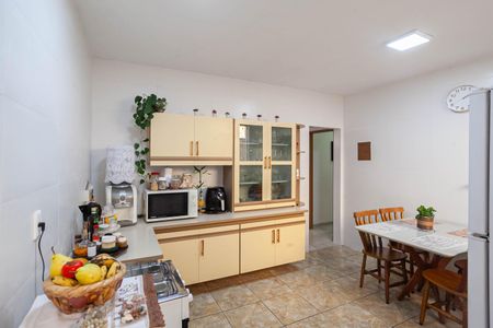 Casa à venda com 360m², 4 quartos e 3 vagas Casa à venda com 360m², 4 quartos e 3 vagasCozinha