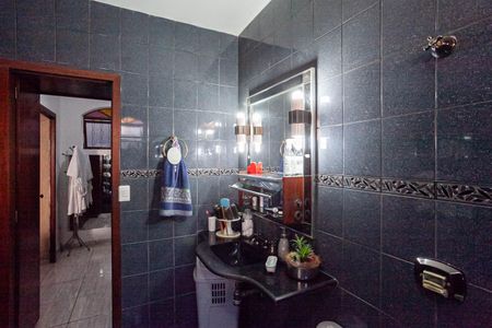 Casa à venda com 360m², 4 quartos e 3 vagas Casa à venda com 360m², 4 quartos e 3 vagasBanheiro da suíte