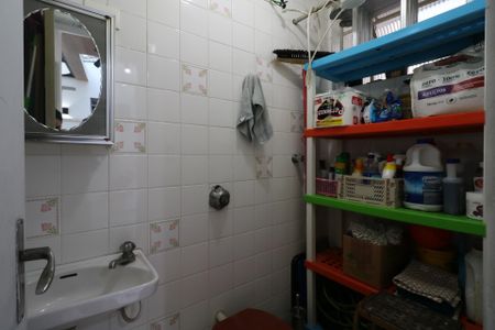 Apartamento à venda com 156m², 3 quartos e 1 vaga Apartamento à venda com 156m², 3 quartos e 1 vagaBanheiro da Área de Serviço
