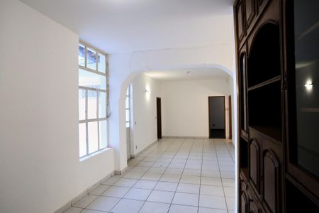 Casa para alugar com 375m², 6 quartos e 4 vagasSala