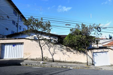 Casa para alugar com 375m², 6 quartos e 4 vagasFachada
