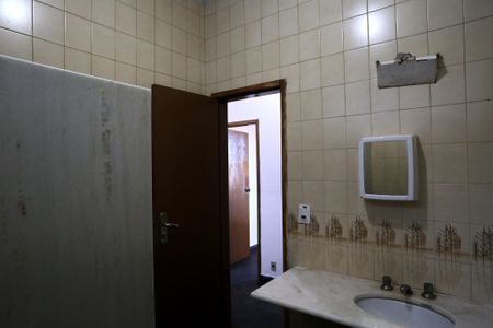 Casa para alugar com 375m², 6 quartos e 4 vagasBanheiro