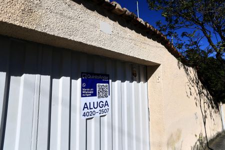 Casa para alugar com 375m², 6 quartos e 4 vagasFachada com Plaquinha
