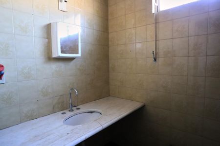 Casa para alugar com 375m², 6 quartos e 4 vagasBanheiro 1