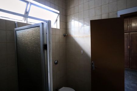 Casa para alugar com 375m², 6 quartos e 4 vagasBanheiro da Suíte