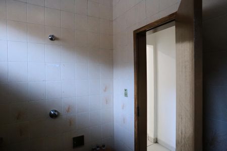 Casa para alugar com 375m², 6 quartos e 4 vagasBanheiro 2