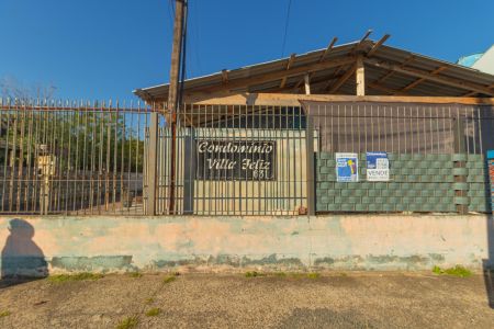 Casa de condomínio para alugar com 80m², 3 quartos e 1 vaga Casa de condomínio para alugar com 80m², 3 quartos e 1 vagaFachada