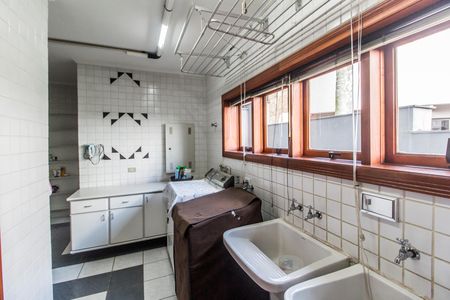 Casa de condomínio à venda com 480m², 2 quartos e 4 vagas Casa de condomínio à venda com 480m², 2 quartos e 4 vagasÁrea de Serviço