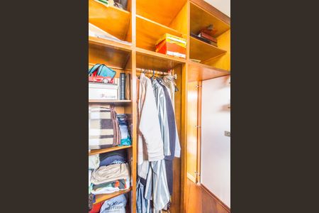 Casa de condomínio à venda com 480m², 2 quartos e 4 vagas Casa de condomínio à venda com 480m², 2 quartos e 4 vagasCloset da suíte