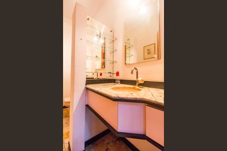 Casa de condomínio à venda com 480m², 2 quartos e 4 vagas Casa de condomínio à venda com 480m², 2 quartos e 4 vagasLavabo