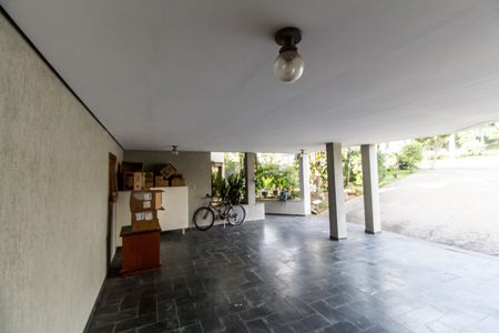Casa de condomínio à venda com 480m², 2 quartos e 4 vagas Casa de condomínio à venda com 480m², 2 quartos e 4 vagasGaragem