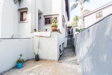 Casa de condomínio à venda com 480m², 2 quartos e 4 vagas Casa de condomínio à venda com 480m², 2 quartos e 4 vagasEntrada