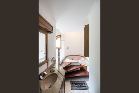 Casa de condomínio à venda com 480m², 2 quartos e 4 vagas Casa de condomínio à venda com 480m², 2 quartos e 4 vagasBanheiro da Suíte