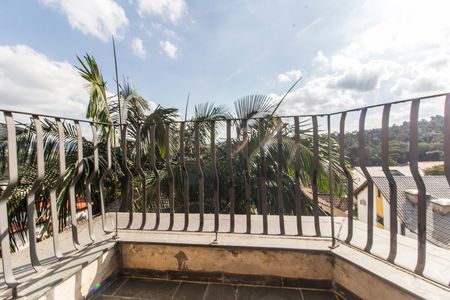 Casa de condomínio à venda com 480m², 2 quartos e 4 vagas Casa de condomínio à venda com 480m², 2 quartos e 4 vagasVaranda