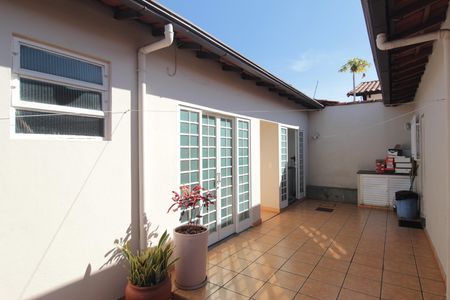 Casa à venda com 350m², 3 quartos e 3 vagasÁrea Externa
